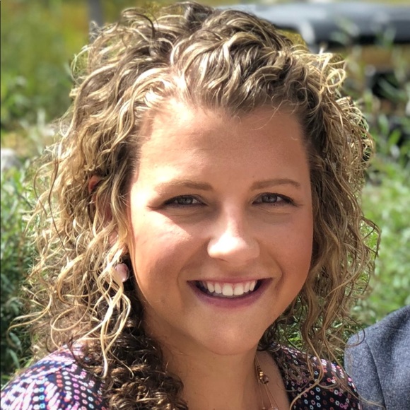 Meet your Posher, Amanda - Picture 1 of 2